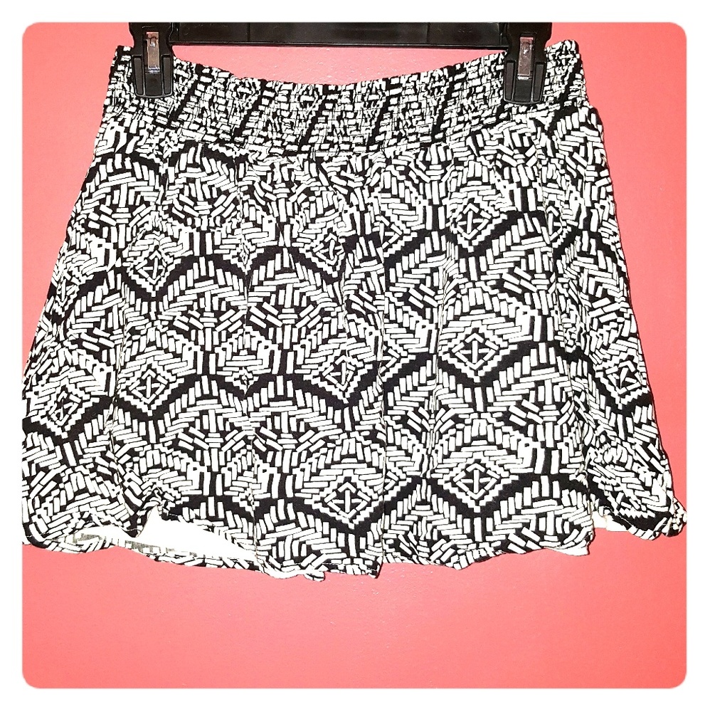 Black and White fun patterned mini skirt